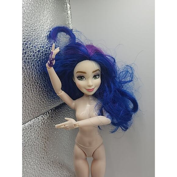 Hasbro Disney Descendants Evie Isle 11" Poseable Fashion Doll Blue & Purple Hair - Picture 2 of 7